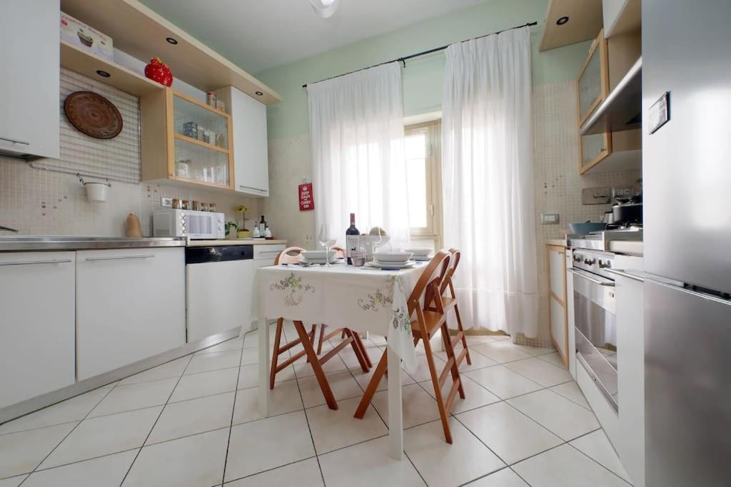 Relax Rome With 2 Balconies - 2 Bedroom Flat, 3Rd Floor With Lift, High Comfort, Quite, A Walk From Urban Train Station Gemelli And Metro A Stops Battistini & Cornelia Connecting To Center In 20 Minutes, 2 Steps From Bus Stop, Cycle Path, Groceries ภายนอก รูปภาพ