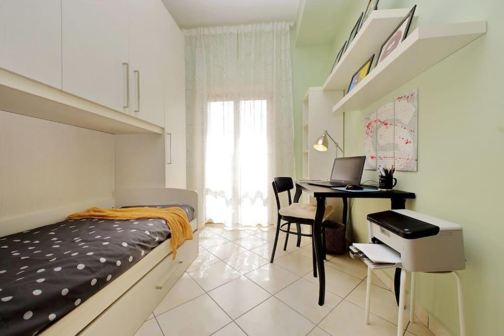 Relax Rome With 2 Balconies - 2 Bedroom Flat, 3Rd Floor With Lift, High Comfort, Quite, A Walk From Urban Train Station Gemelli And Metro A Stops Battistini & Cornelia Connecting To Center In 20 Minutes, 2 Steps From Bus Stop, Cycle Path, Groceries ภายนอก รูปภาพ
