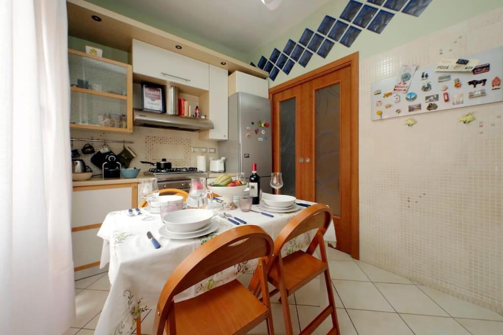 Relax Rome With 2 Balconies - 2 Bedroom Flat, 3Rd Floor With Lift, High Comfort, Quite, A Walk From Urban Train Station Gemelli And Metro A Stops Battistini & Cornelia Connecting To Center In 20 Minutes, 2 Steps From Bus Stop, Cycle Path, Groceries ภายนอก รูปภาพ