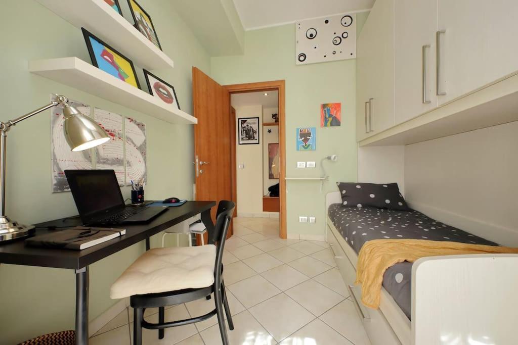 Relax Rome With 2 Balconies - 2 Bedroom Flat, 3Rd Floor With Lift, High Comfort, Quite, A Walk From Urban Train Station Gemelli And Metro A Stops Battistini & Cornelia Connecting To Center In 20 Minutes, 2 Steps From Bus Stop, Cycle Path, Groceries ภายนอก รูปภาพ
