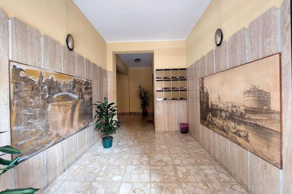 Relax Rome With 2 Balconies - 2 Bedroom Flat, 3Rd Floor With Lift, High Comfort, Quite, A Walk From Urban Train Station Gemelli And Metro A Stops Battistini & Cornelia Connecting To Center In 20 Minutes, 2 Steps From Bus Stop, Cycle Path, Groceries ภายนอก รูปภาพ
