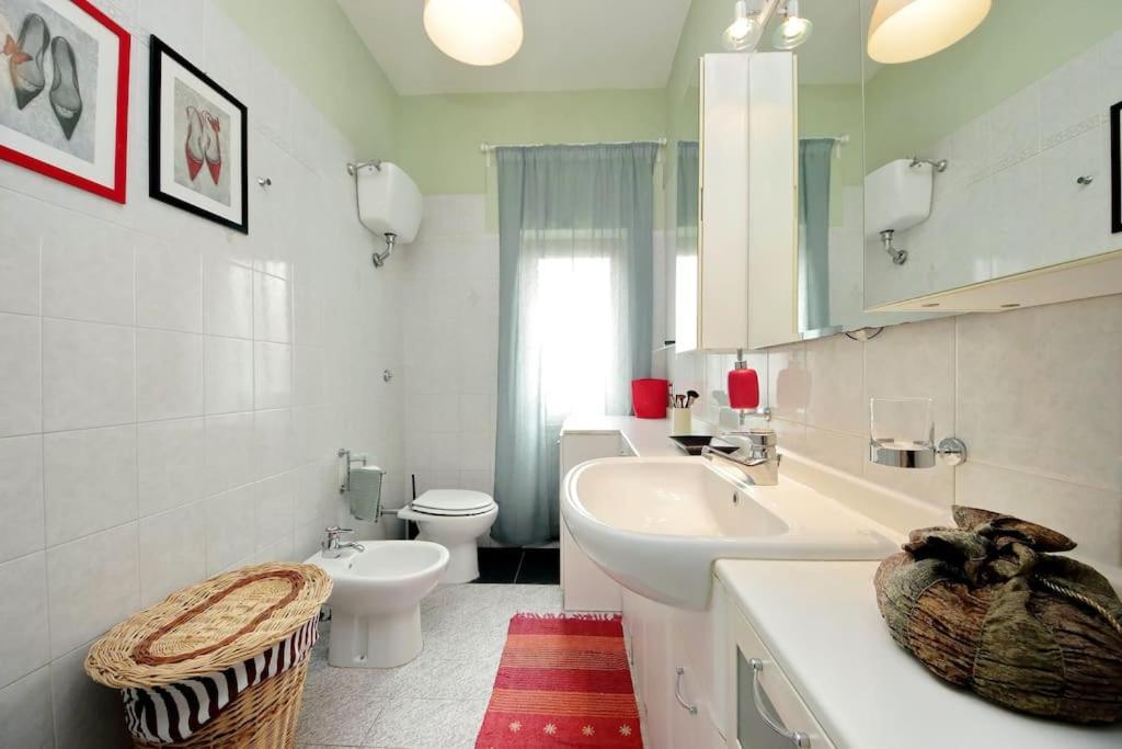 Relax Rome With 2 Balconies - 2 Bedroom Flat, 3Rd Floor With Lift, High Comfort, Quite, A Walk From Urban Train Station Gemelli And Metro A Stops Battistini & Cornelia Connecting To Center In 20 Minutes, 2 Steps From Bus Stop, Cycle Path, Groceries ภายนอก รูปภาพ