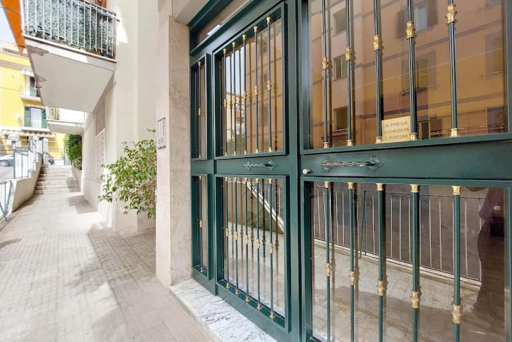 Relax Rome With 2 Balconies - 2 Bedroom Flat, 3Rd Floor With Lift, High Comfort, Quite, A Walk From Urban Train Station Gemelli And Metro A Stops Battistini & Cornelia Connecting To Center In 20 Minutes, 2 Steps From Bus Stop, Cycle Path, Groceries ภายนอก รูปภาพ